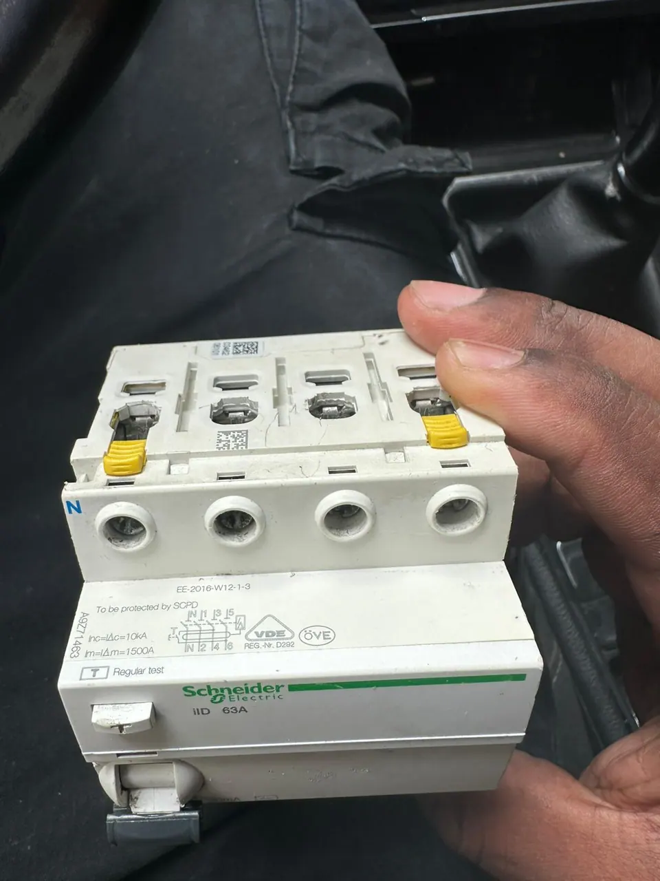 Interrupteur différentiel Schneider iID 63A remplacé